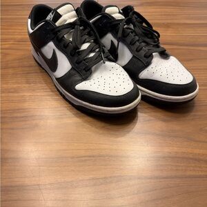 Nike Men's Black and White Sneakers